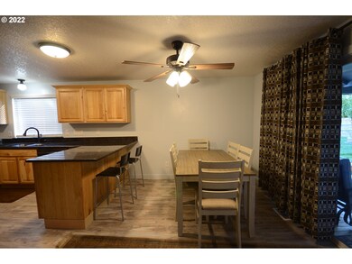 1424 Stockton St, Forest Grove, OR 97116 - photo 4