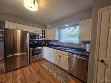 Remodeled kitchen... All appliances stay!
