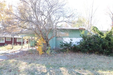 1741 Carmanbrook Pkwy, Flint, MI 48507 - photo 2