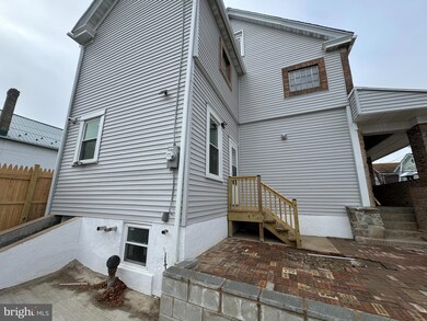 816 W 3rd St, Hazleton, PA 18201 - photo 3