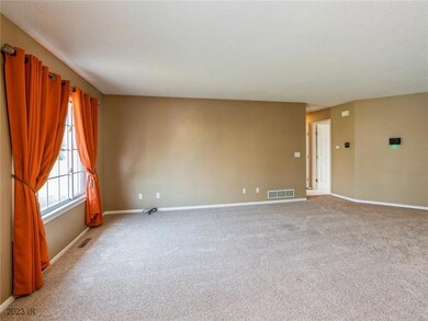 2900 Shadow Creek Ln, Des Moines, IA 50320 - photo 5