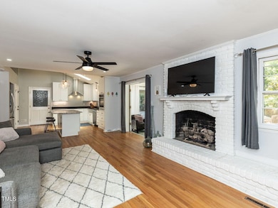 008-1280x960-family-room-kitchen
