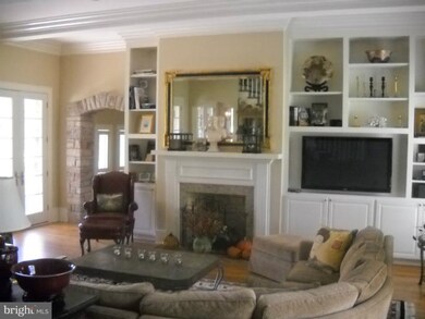 267 S Tamarac Dr, Shepherdstown, WV 25443 - photo 6