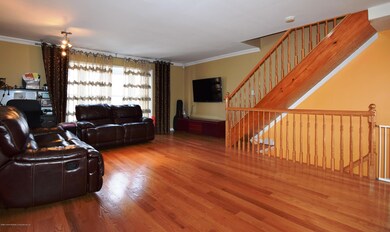 (5) Living Room