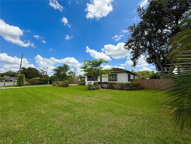 1004 Fleck Ave, Orlando, FL 32804 - photo 2