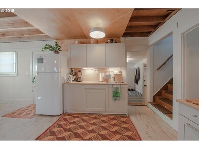 922 W 10th St, the Dalles, OR 97058 - photo 6