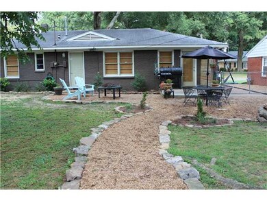 Wonderful backyard to enjoy cookouts with family a