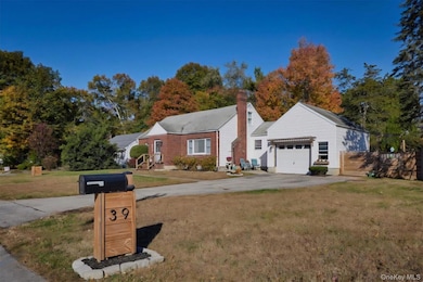 39 Alda Dr, Poughkeepsie, NY 12603 - photo 2