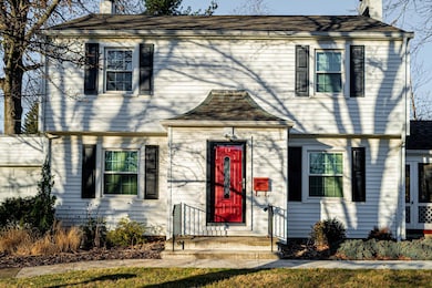 295 N Cassingham Rd Bexley 002