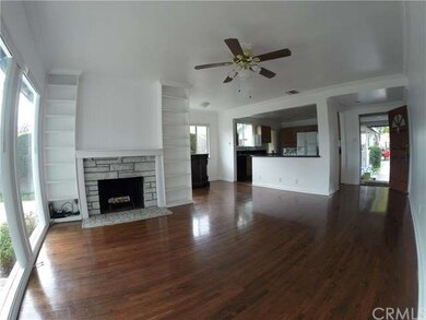 Family room w/ fireplace 