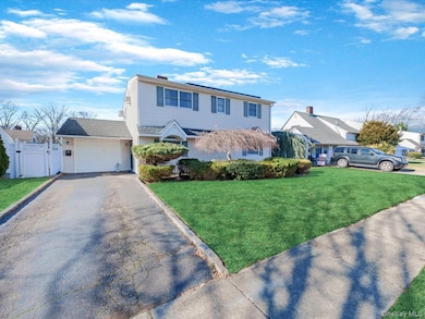 12 Cable Ln, Hicksville, NY 11801 - photo 2