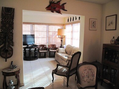 Front fence enclosed patio (1)