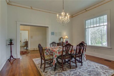 Wither it be for family dinners, or dinner parties this Formal dining room offers plenty of space.  It is connected to kitchen, Den, and great room.  Large Window allowing plenty of sunshine in.   