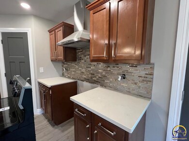 5105 SW Fieldcrest Ct, Topeka, KS 66610 - photo 7