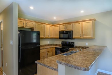 Kitchen with breakfast bar - kitchen appliances convey