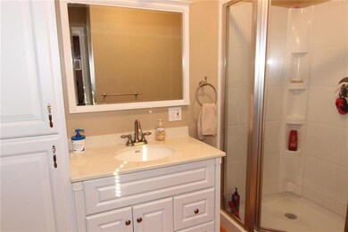 6816 Larsen Ln, Shawnee, KS 66203 - photo 6