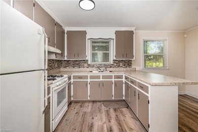 516 Hartness Rd, Statesville, NC 28677 - photo 4