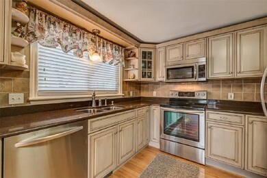 70 Howie Ave, Warwick, RI 02888 - photo 4