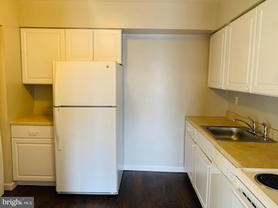 8875 Tamebird Ct, Columbia, MD 21045 - photo 3