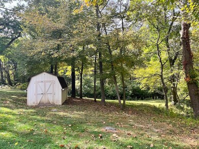 3227 shed and beautiful wooded lot