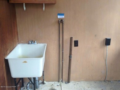 2147 Laurel Ln, Buck Hill Falls, PA 18323 - photo 7