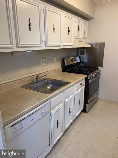 7527 Spring Lake Dr, Bethesda, MD 20817 - photo 7