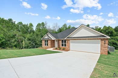 219 Christine Cir, Perry, GA 31069 - photo 2
