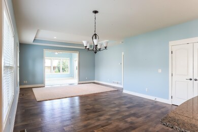 010-photo-dining-room-6086298