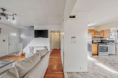 18 Jasper St S, Valley Stream, NY 11580 - photo 7