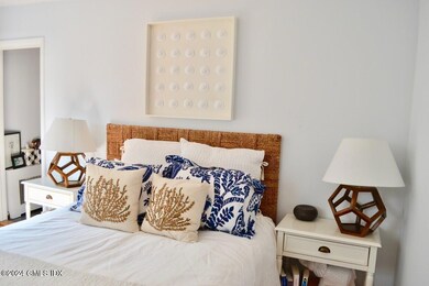 240 Davis Ave unit 2ndFl, Greenwich, CT 06830 - photo 4