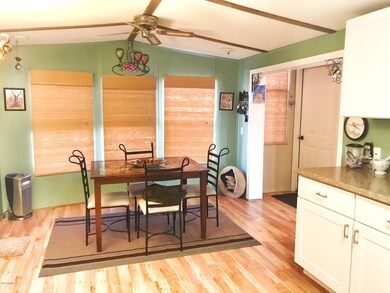 Kitchen Eat-In Area