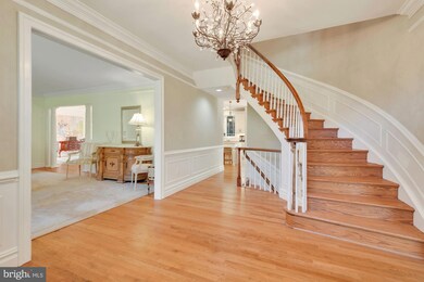 12001 Wetherfield Ln, Potomac, MD 20854 - photo 4