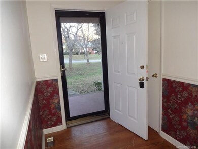 2912 Eastway Dr, Statesville, NC 28625 - photo 2