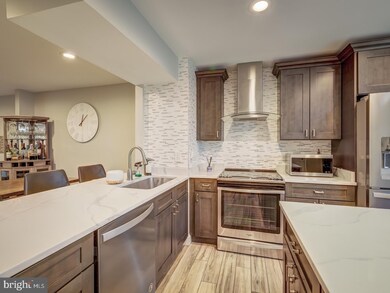 6312 Mary Todd Ct, Centreville, VA 20121 - photo 4