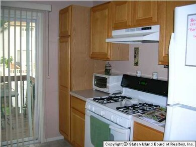 282 Lamport Blvd, Staten Island, NY 10305 - photo 7