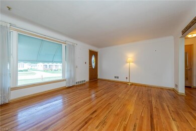 2441 Larchmont Dr, Wickliffe, OH 44092 - photo 4