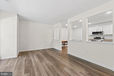 5700 Brewer House Cir unit T4, Rockville, MD 20852 - photo 4
