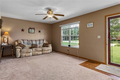 14103 E Southwind Dr, Effingham, IL 62401 - photo 2