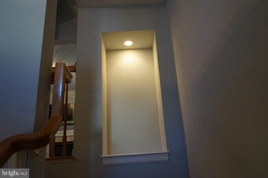 9149 Silvershadow Ct, Lorton, VA 22079 - photo 5