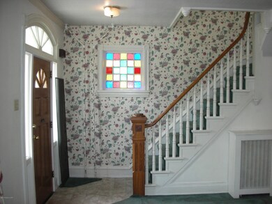 627 W Diamond Ave, Hazleton, PA 18201 - photo 2