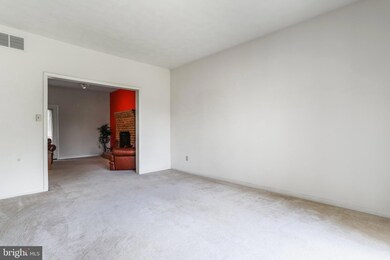 20126 Cherry Hill Dr, Hagerstown, MD 21742 - photo 2