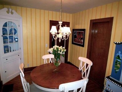 Dining Room. Entertain family & friends in this lo