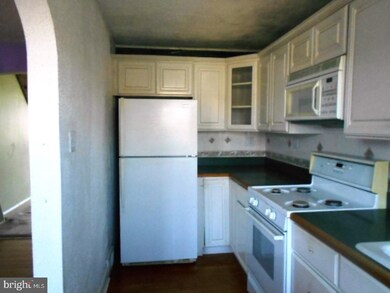 1043 Cedarwood Rd, Glenolden, PA 19036 - photo 5