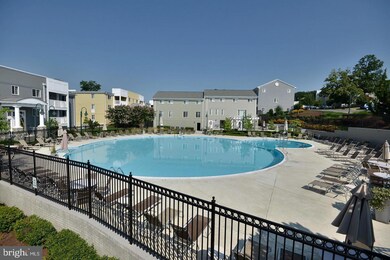 4151 S Four Mile Run Dr unit 103, Arlington, VA 22204 - photo 2