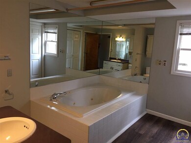 3642 SW Skyline Pkwy, Topeka, KS 66614 - photo 7