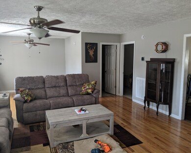 421 Indian Springs Cir, Manchester, TN 37355 - photo 4