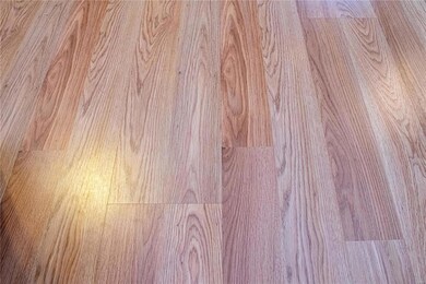 LIVING ROOM - BEAUTIFUL WOOD VENEER FLOORING