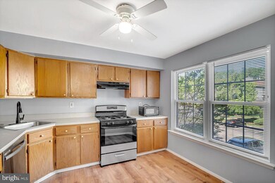 6092 Cedar Ct, Monmouth Junction, NJ 08852 - photo 5