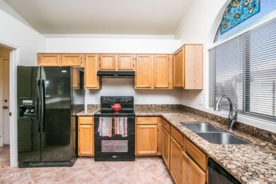 1610 Cindy St-3