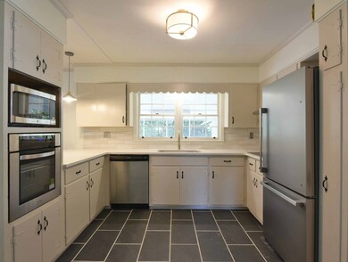 1923 Robinhood Rd, Albany, GA 31707 - photo 7